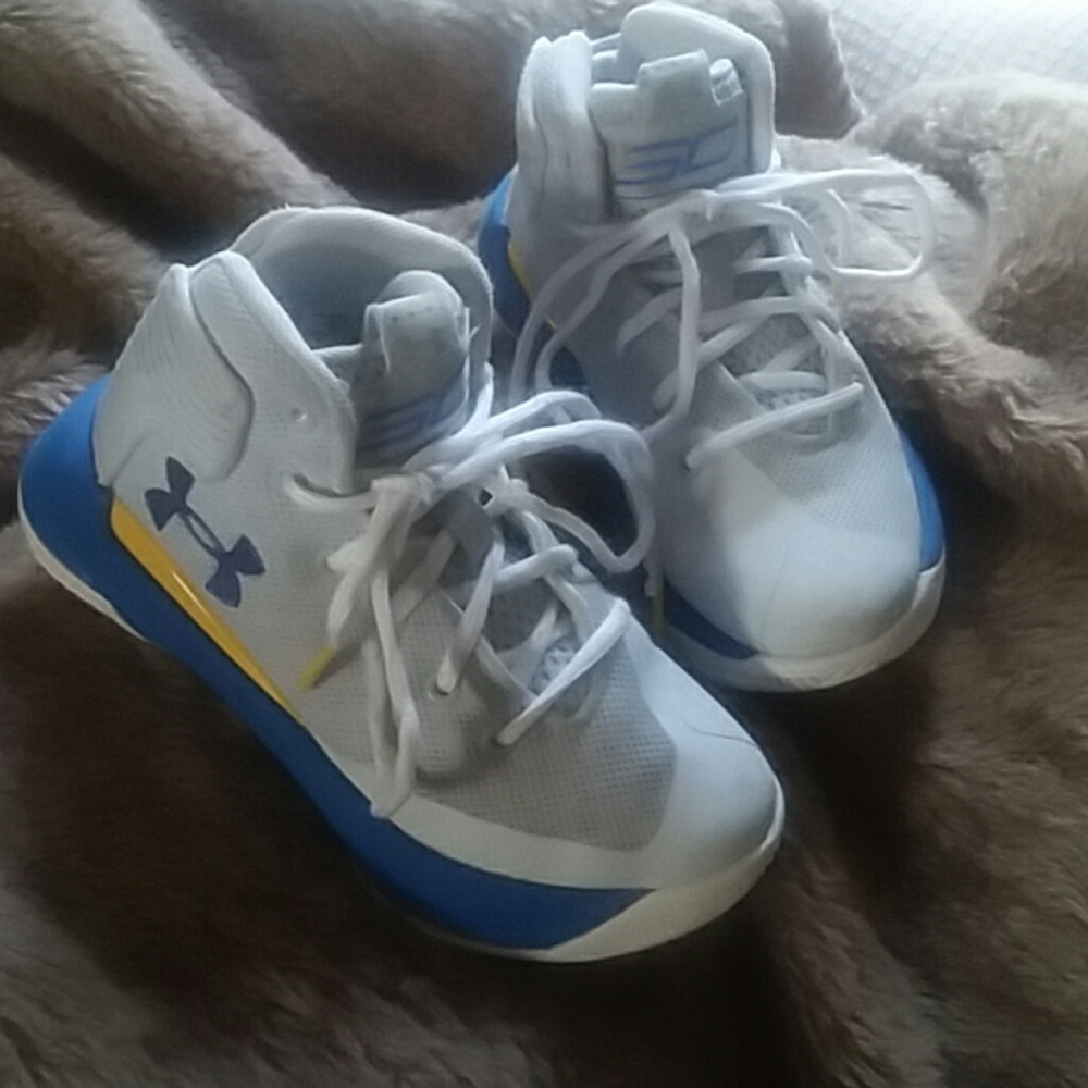 UNDER ARMOUR